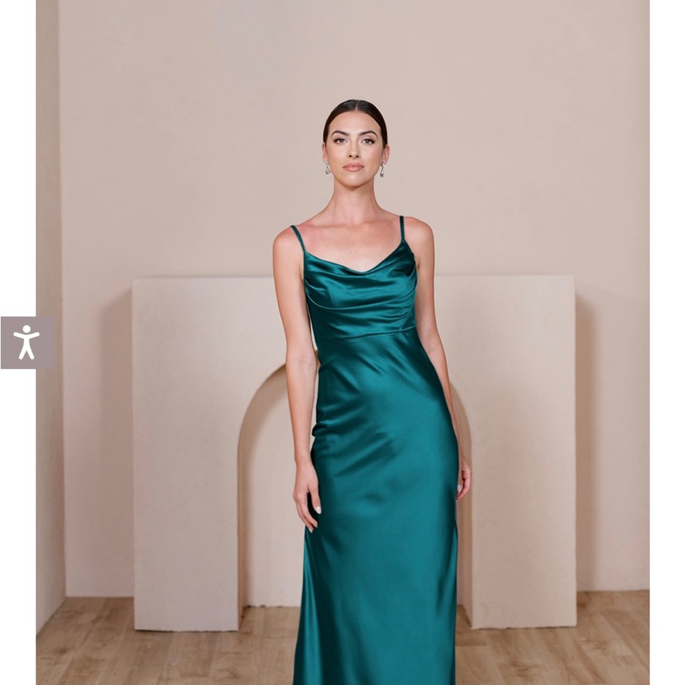Worn once for a wedding. Color: Classic Emerald